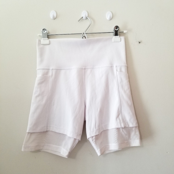 Athleta Mesh Me Up Stash Pocket 8'' Short in White Size Small - Picture 5 of 12